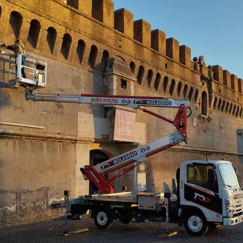 Piattaforma aerea 25 metri Pagliero in lavoro