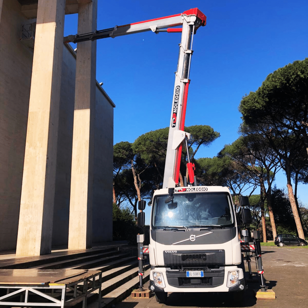 Piattaforma aerea 35 metri Multitel in lavoro